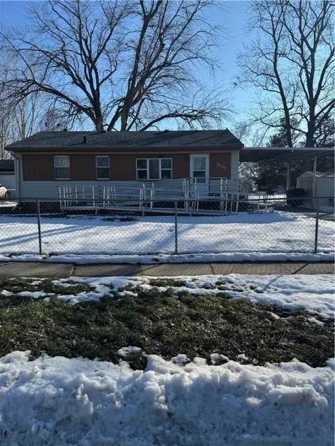 2207 Boyd St, Des Moines, IA 50317
