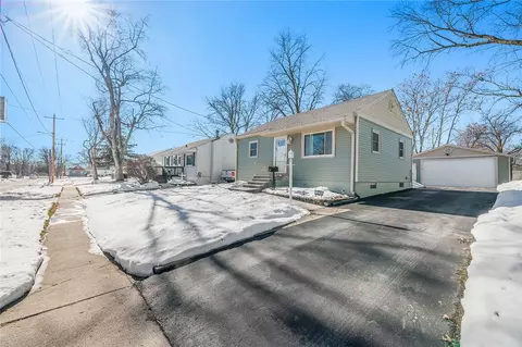 2004 59th St, Des Moines, IA 50322