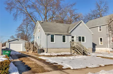 116 7th St, West Des Moines, IA 50265
