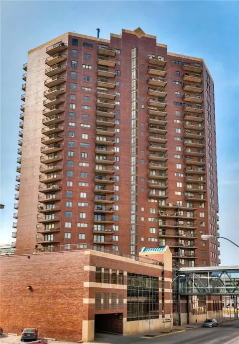 300 Walnut St #1606, Des Moines, IA 50309