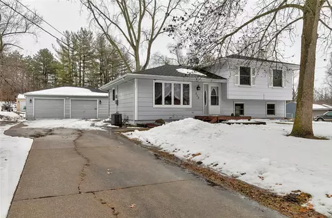 513 NE 6th St, Polk City, IA 50226