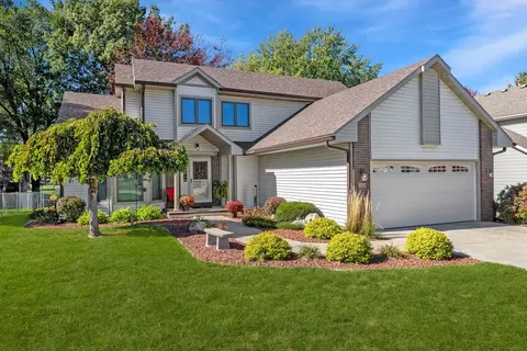 320 Edgewood Ln, Pleasant Hill, IA 50327