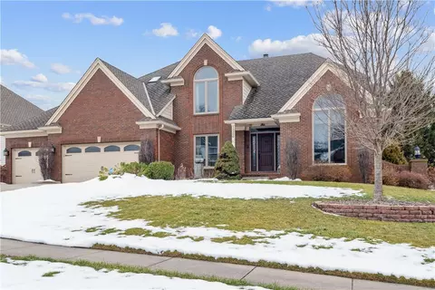 13300 Sunset Cir, Clive, IA 50325