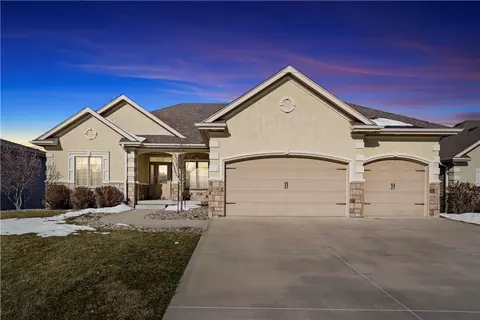 14905 Madison Ave, Urbandale, IA 50323