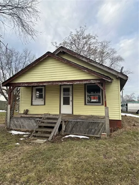 115 4th St NE, Melcher Dallas, IA 50163