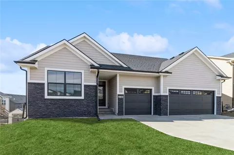 2780 SE Florence Dr, Waukee, IA 50263