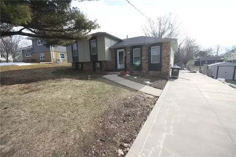 729 E Diehl Ave, Des Moines, IA 50315