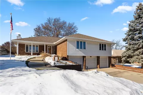 1712 NW 102nd St, Clive, IA 50325