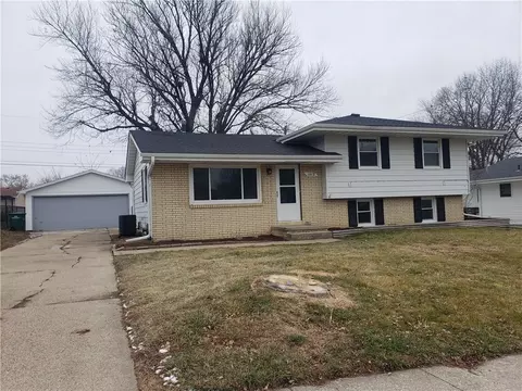 1012 Skylane Dr, Norwalk, IA 50211