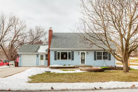 428 Woodlawn St, Maxwell, IA 50161