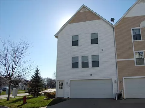 1122 10th Ave NW, Altoona, IA 50009