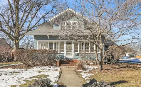 715 W 3rd St, Pella, IA 50219