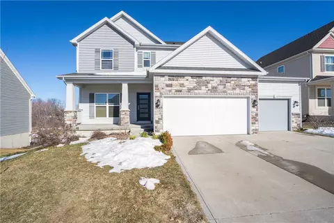7905 Beechtree Ln, West Des Moines, IA 50266