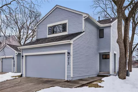 4710 71st St, Urbandale, IA 50322