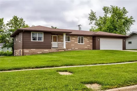 512 Timberlane Dr, Huxley, IA 50124