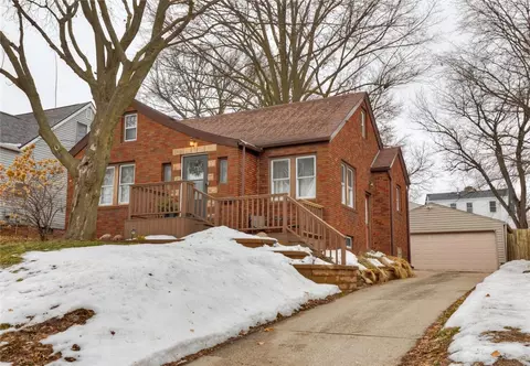 1229 Loomis Ave, Des Moines, IA 50315