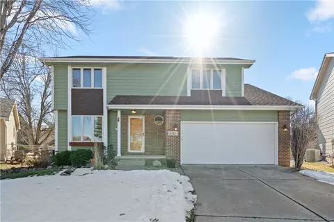 4865 84th St, Urbandale, IA 50322