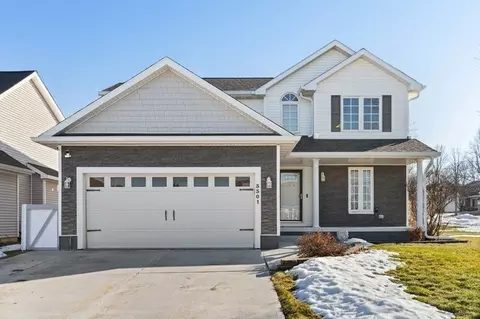 3301 Brook Ridge Ct, Des Moines, IA 50317
