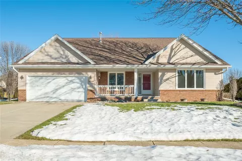 4719 95th St, Urbandale, IA 50322