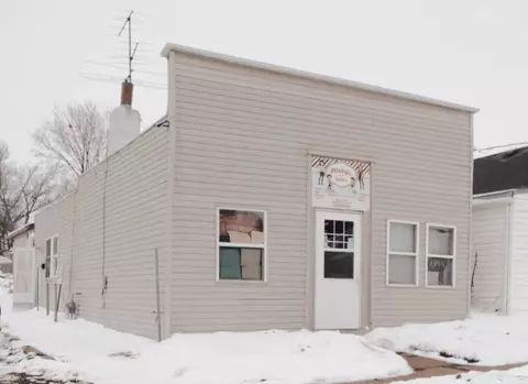 916 Hull Ave, Des Moines, IA 50316