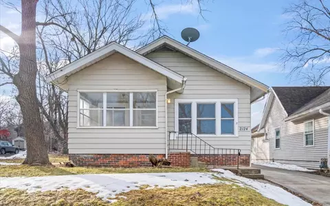 2124 Washington Ave, Des Moines, IA 50310