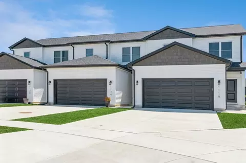 1118 E 28th St, Norwalk, IA 50211