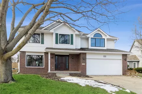2222 NW 141st St, Clive, IA 50325