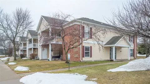 2128 NW 156th St #30, Clive, IA 50325