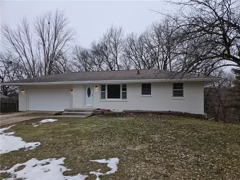 130 Liberty Bell Blvd, Pleasant Hill, IA 50327