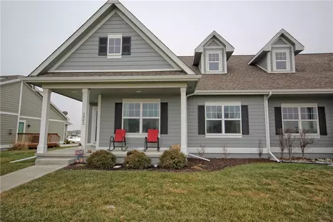 2042 SW Cascade Falls Dr, Ankeny, IA 50023