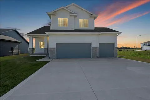 1604 Timber Ridge Dr, Norwalk, IA 50211