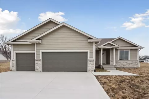 25092 Eagle Vista Dr, Adel, IA 50003