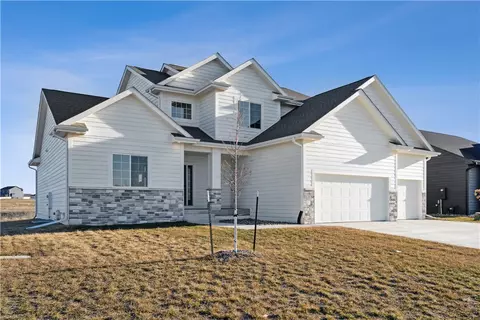 14811 N Valley Dr, Urbandale, IA 50323