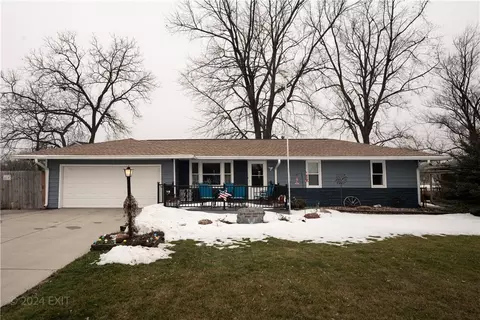 917 High Rd, Norwalk, IA 50211