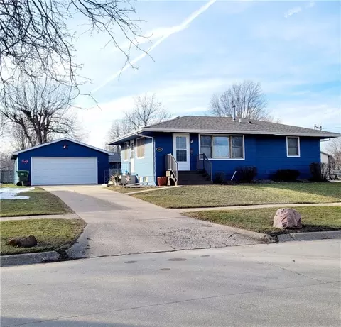 1302 N Brobst St, Knoxville, IA 50138
