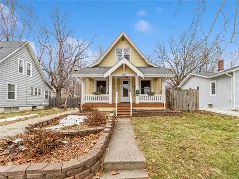 712 Sandahl Ave, Des Moines, IA 50316