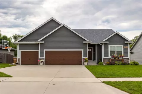 1213 SW 7th St, Grimes, IA 50111