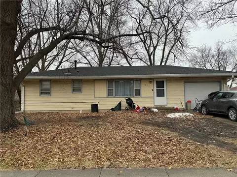 911 E Iowa Ave, Indianola, IA 50125