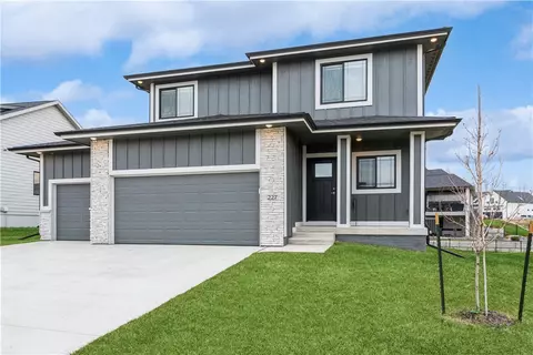 227 NE 62nd St, Ankeny, IA 50021