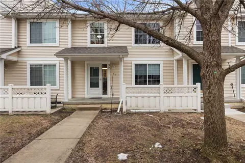 1400 S 52nd St #32, West Des Moines, IA 50265