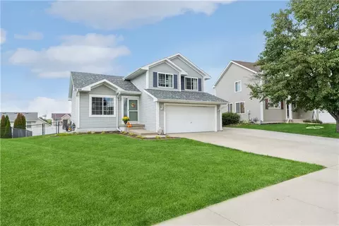 450 Boulder Ridge Ct, Pleasant Hill, IA 50327