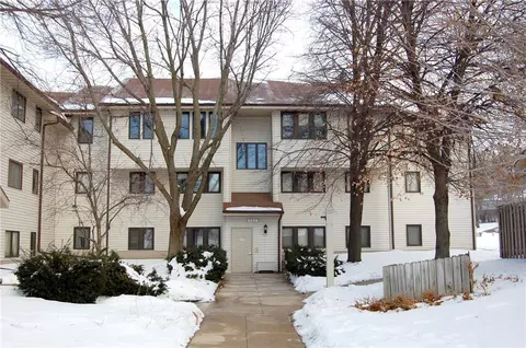 9309 Sandler Dr #6, Urbandale, IA 50322