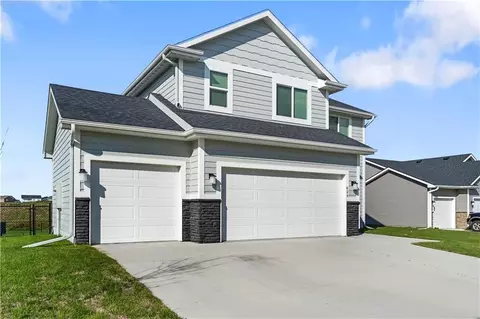 629 32nd St SW, Altoona, IA 50009