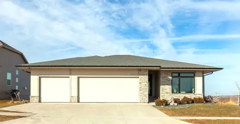 400 Meadow Rd, Adel, IA 50003