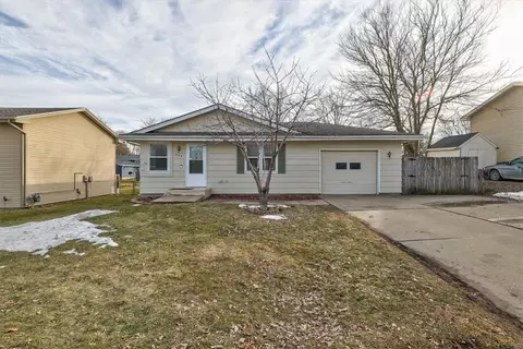 604 NE 5th St, Grimes, IA 50111