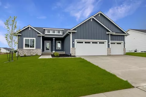 18025 Valleyview Dr, Clive, IA 50325