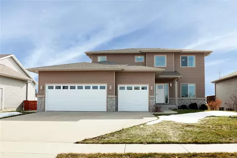 610 SE Driftwood Ln, Waukee, IA 50263