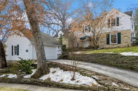3200 Elmwood Dr, Des Moines, IA 50312