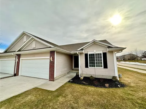 2401 E Southlawn Dr, Des Moines, IA 50320