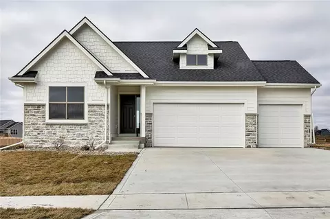 2704 NW Beechwood St, Ankeny, IA 50023
